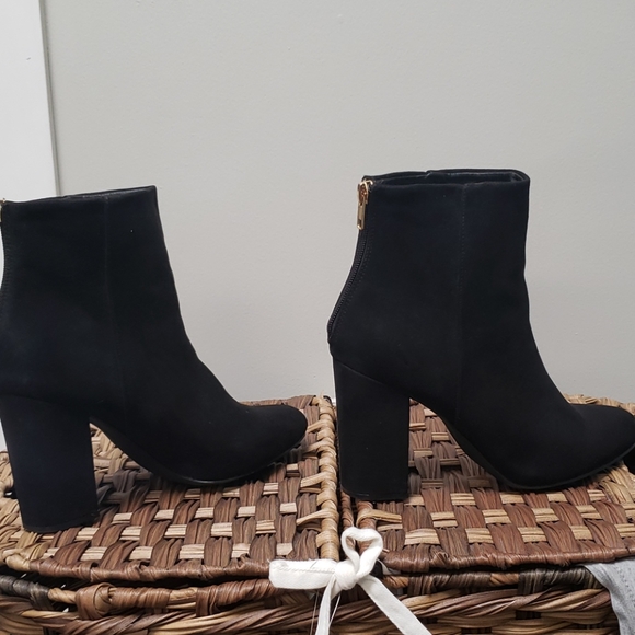 shoe dazzle block heel ankle boots. - Picture 3 of 4